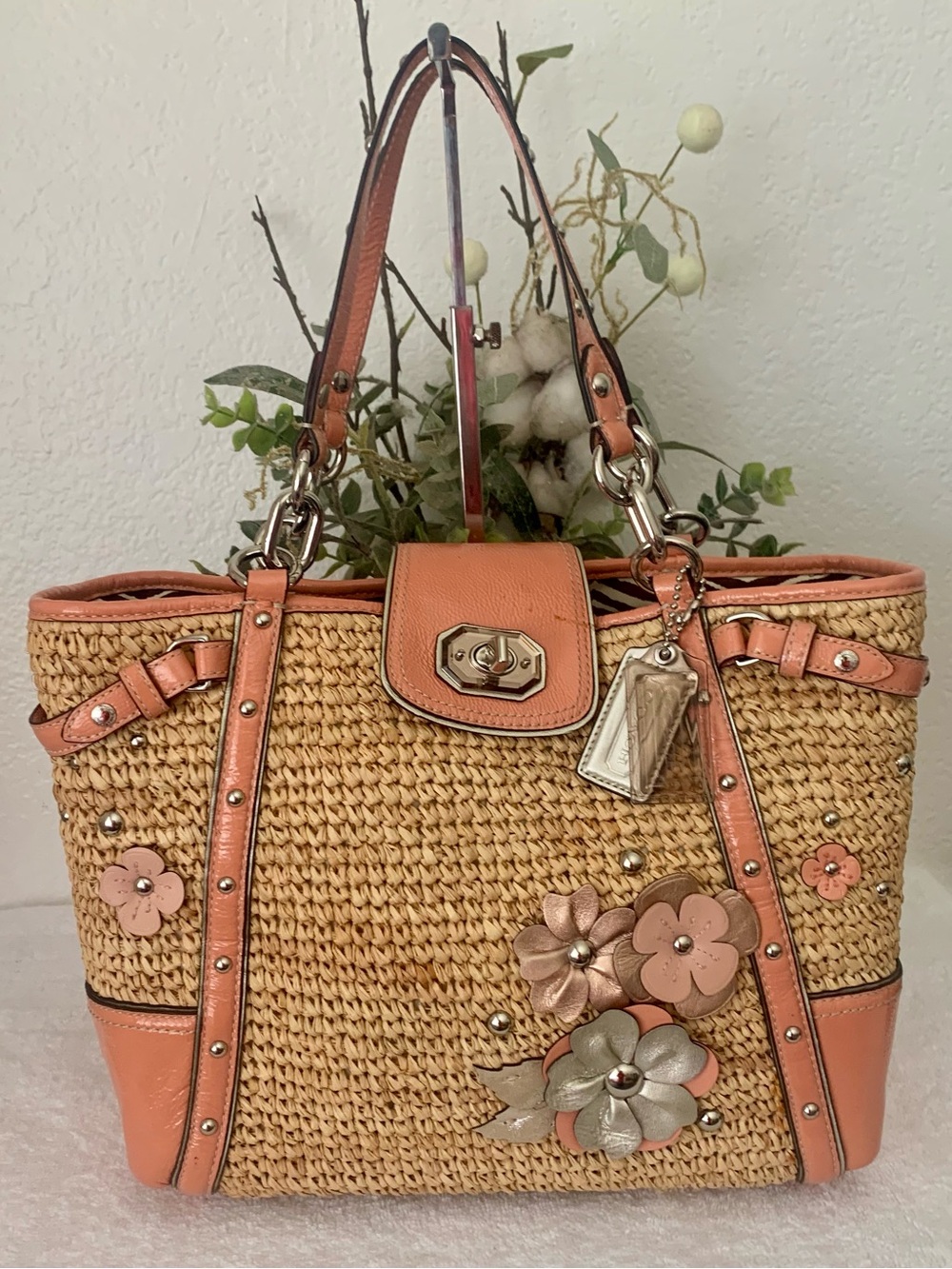 Coach Hamptons Woven Straw Coral Appliqué/Floral Embellished Shoulder/Tote Bag - Picture 1 of 10